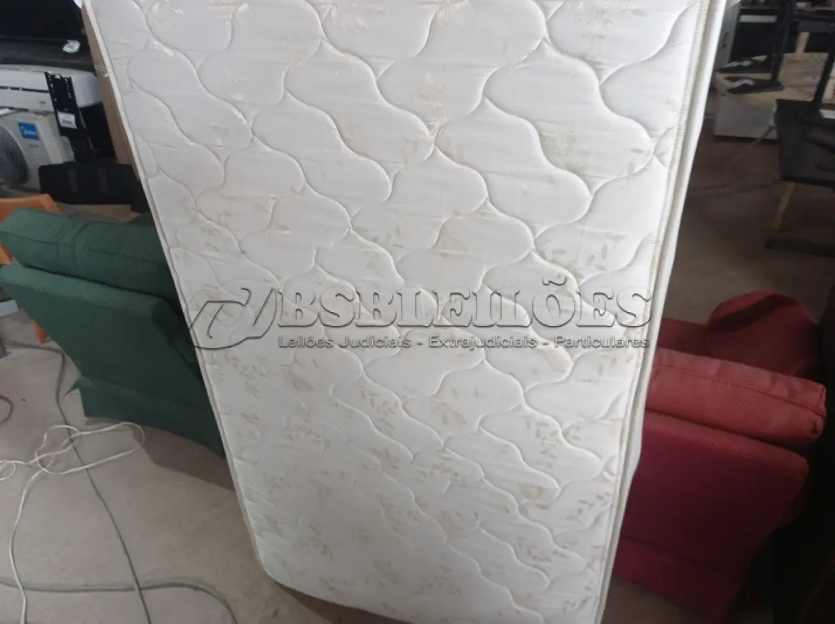 LOTE 171 - 01 COLCHÃO SOLTEIRO (SINGLE MATTRESS). (NO ESTADO EM QUE SE ENCONTRA. SUJEITO A AVARIAS OCULTAS/VISÍVEIS.) BH1482C