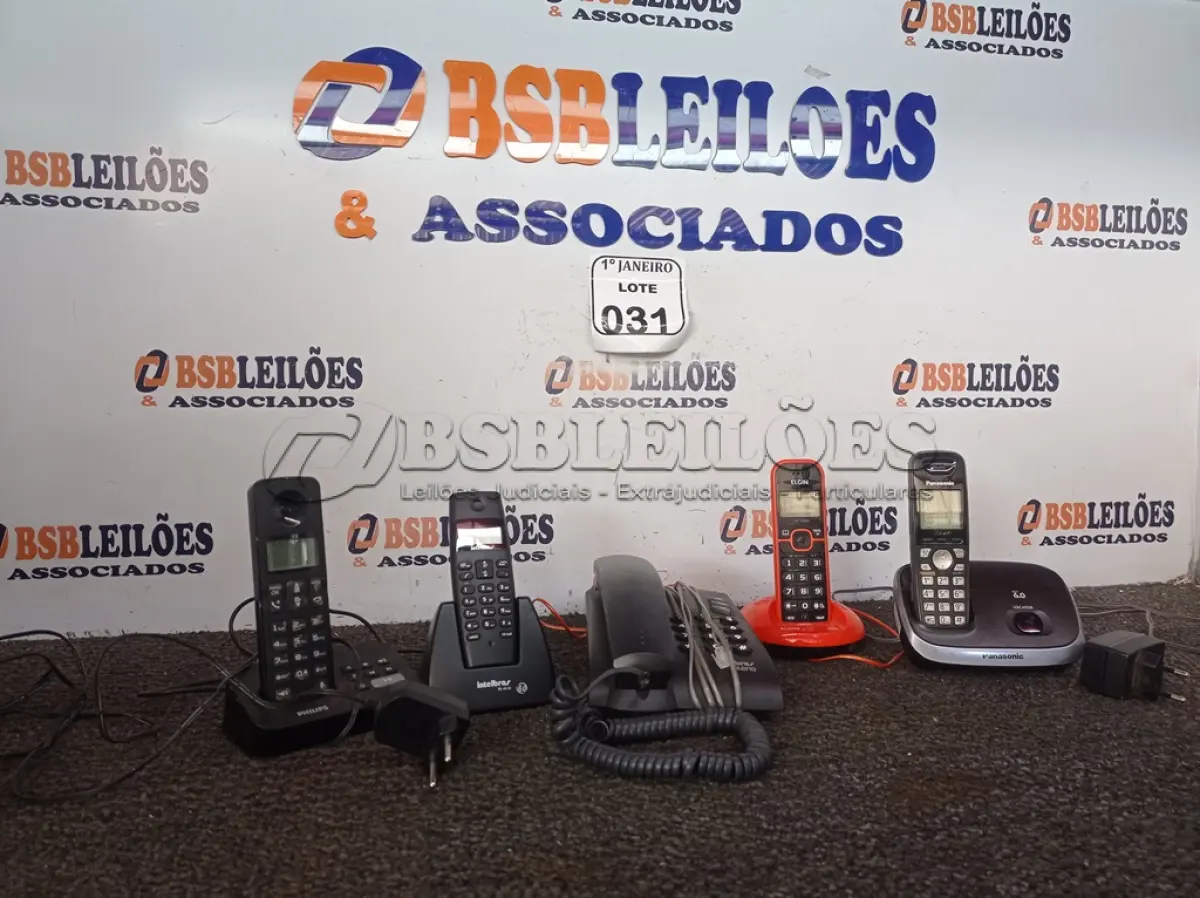 LOTE 031 - 05 APARELHOS DE TELEFONE SENDO 04 S/FIO MARCAS E MODELOS DIVERSOS. (NO ESTADO) ATENÇÃO! FAZER A VISITAÇÃO ANTES DE ARREMATAR, NÃO SABEMOS SE FUNCIONA. LEILÃO NÃO TEM GARANTIA E NEM DEVOLUÇÃO, SUJEITO A POSSÍVEIS AVARIAS VISÍVEIS/OCULTAS E/OU AUSÊNCIA DE COMPONENTES.