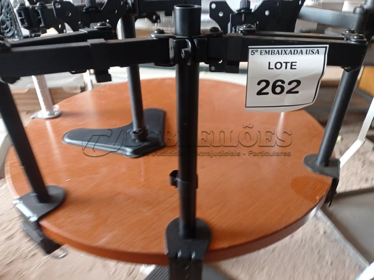 LOTE 262 - 01 SUPORTE PARA MONITOR (MONITOR STAND). (NO ESTADO EM QUE SE ENCONTRA. SUJEITO A AVARIAS OCULTAS/VISÍVEIS.)