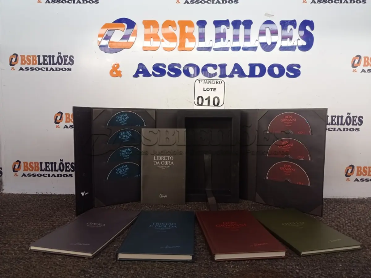 LOTE 010 - 01 CAIXA ÓPERA C/07 CDS E 04 LIVROS. (NO ESTADO) ATENÇÃO! FAZER A VISITAÇÃO ANTES DE ARREMATAR, NÃO SABEMOS SE FUNCIONA. LEILÃO NÃO TEM GARANTIA E NEM DEVOLUÇÃO, SUJEITO A POSSÍVEIS AVARIAS VISÍVEIS/OCULTAS E/OU AUSÊNCIA DE COMPONENTES.