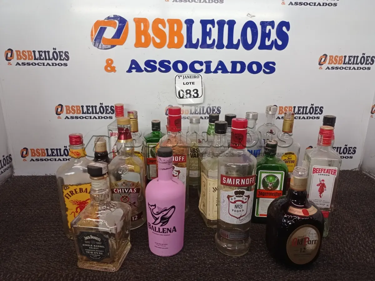 LOTE 083 - 01 LOTE C/DIVERSAS GARRAFAS DECORATIVAS MARCAS E MODELOS DIVERSOS. (NO ESTADO) ATENÇÃO! FAZER A VISITAÇÃO ANTES DE ARREMATAR, NÃO SABEMOS SE FUNCIONA. LEILÃO NÃO TEM GARANTIA E NEM DEVOLUÇÃO, SUJEITO A POSSÍVEIS AVARIAS VISÍVEIS/OCULTAS E/OU AUSÊNCIA DE COMPONENTES.