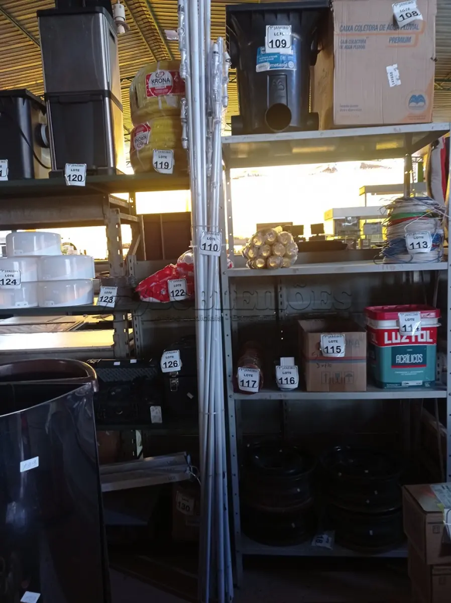 LOTE 110 - 12 VARÕES DE CORTINAS DIVERSOS TAMANHOS.  (NO ESTADO) ATENÇÃO! FAZER A VISITAÇÃO ANTES DE ARREMATAR, NÃO SABEMOS SE FUNCIONA. LEILÃO NÃO TEM GARANTIA E NEM DEVOLUÇÃO, SUJEITO A POSSÍVEIS AVARIAS VISÍVEIS/OCULTAS E/OU AUSÊNCIA DE COMPONENTES.