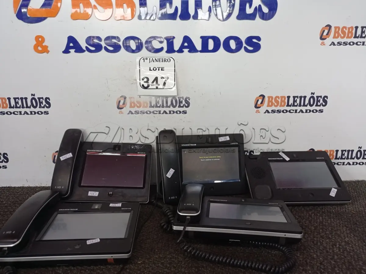 LOTE 347 - 05 APARELHOS TELEFÔNICOS TELA TOUCH MARCA GRANDSTREAM INCOMPLETO. (NO ESTADO) ATENÇÃO! FAZER A VISITAÇÃO ANTES DE ARREMATAR, NÃO SABEMOS SE FUNCIONA. LEILÃO NÃO TEM GARANTIA E NEM DEVOLUÇÃO, SUJEITO A POSSÍVEIS AVARIAS VISÍVEIS/OCULTAS E/OU AUSÊNCIA DE COMPONENTES.
