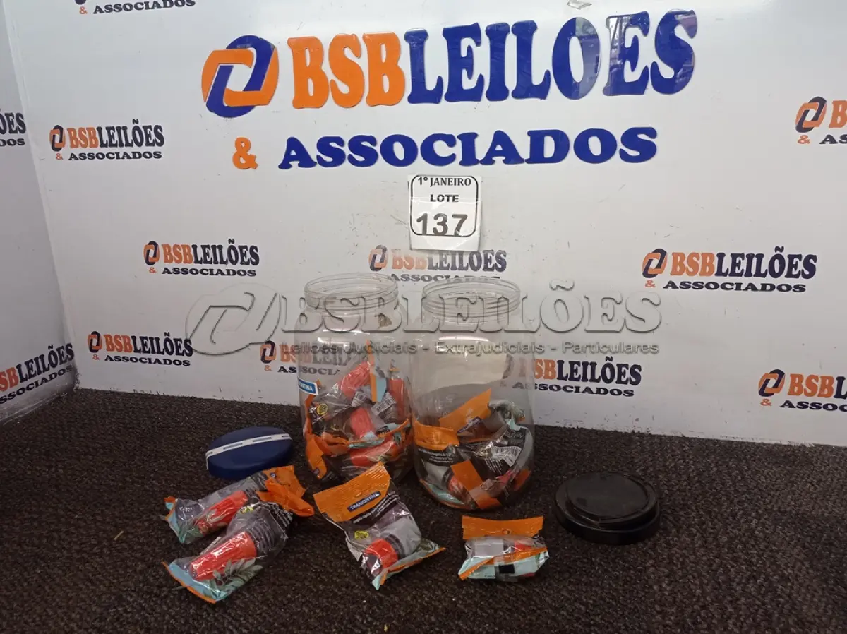 LOTE 137 - 08 ENGATES RÁPIDO PARA MANGUEIRA DE 1 /2’’, 05 ESGUICHOS COM ENGATE ROSQUEADO E JATO REGULÁVEL 1/ 2’’ E 03 ESGUICHOS COM JATO REGULÁVEL PARA ENGATE RÁPIDO. (NOVO) (NO ESTADO) ATENÇÃO! FAZER A VISITAÇÃO ANTES DE ARREMATAR, NÃO SABEMOS SE FUNCIONA. LEILÃO NÃO TEM GARANTIA E NEM DEVOLUÇÃO, SUJEITO A POSSÍVEIS AVARIAS VISÍVEIS/OCULTAS E/OU AUSÊNCIA DE COMPONENTES.