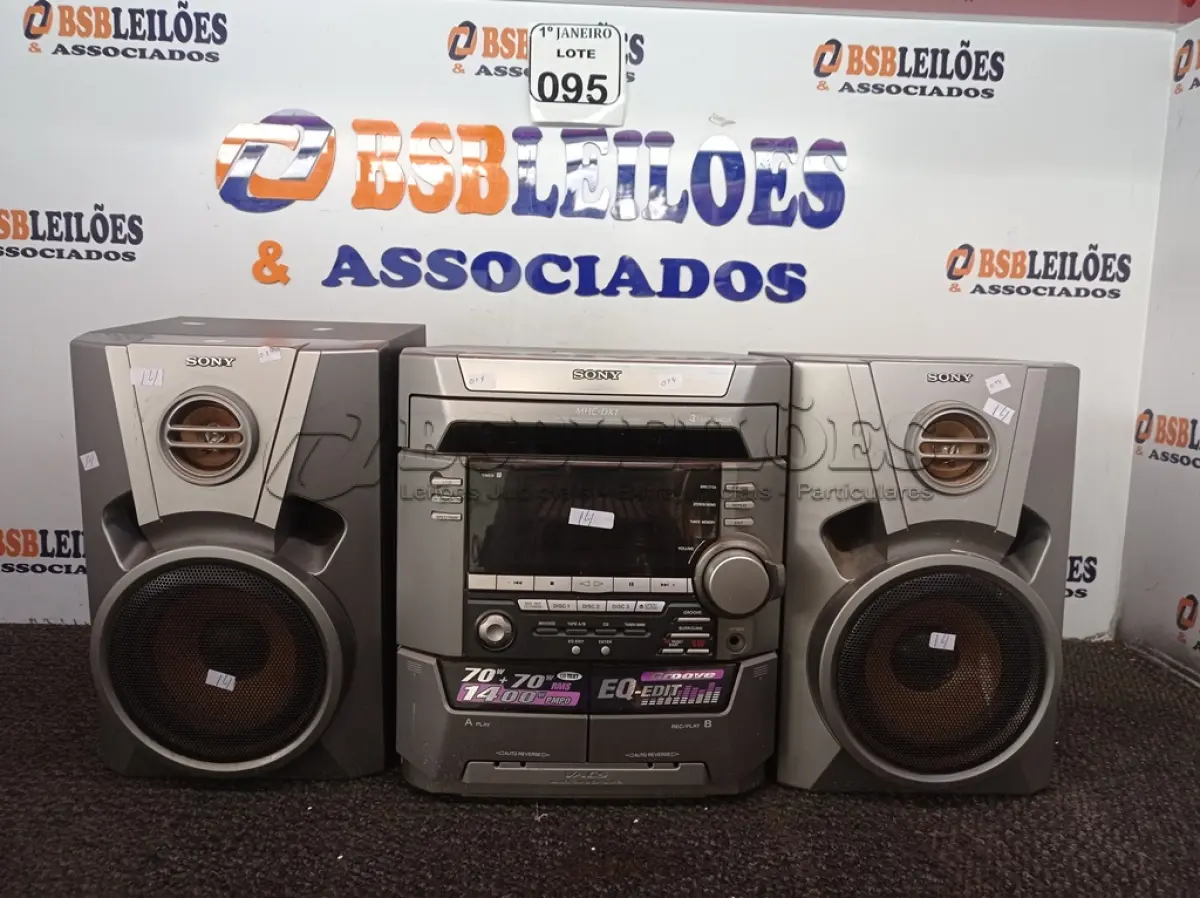 LOTE 095 - 01 APARELHO DE SOM MARCA SONY. (NO ESTADO) ATENÇÃO! FAZER A VISITAÇÃO ANTES DE ARREMATAR, NÃO SABEMOS SE FUNCIONA. LEILÃO NÃO TEM GARANTIA E NEM DEVOLUÇÃO, SUJEITO A POSSÍVEIS AVARIAS VISÍVEIS/OCULTAS E/OU AUSÊNCIA DE COMPONENTES.
