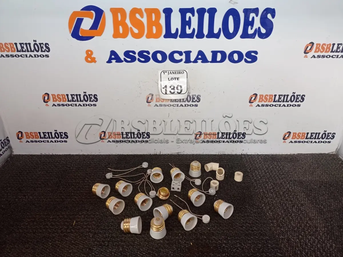 LOTE 139 - 02 FECHADURAS MARCA PADO CONCEPT. (NOVO) (NO ESTADO) ATENÇÃO! FAZER A VISITAÇÃO ANTES DE ARREMATAR, NÃO SABEMOS SE FUNCIONA. LEILÃO NÃO TEM GARANTIA E NEM DEVOLUÇÃO, SUJEITO A POSSÍVEIS AVARIAS VISÍVEIS/OCULTAS E/OU AUSÊNCIA DE COMPONENTES.