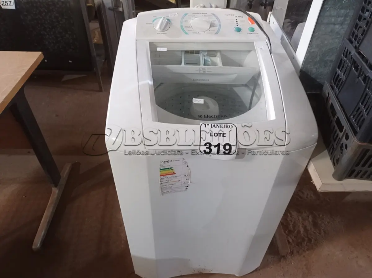LOTE 319 - 01 MÁQUINA DE LAVAR 9KG MARCA ELECTROLUX. (NO ESTADO) ATENÇÃO! FAZER A VISITAÇÃO ANTES DE ARREMATAR, NÃO SABEMOS SE FUNCIONA. LEILÃO NÃO TEM GARANTIA E NEM DEVOLUÇÃO, SUJEITO A POSSÍVEIS AVARIAS VISÍVEIS/OCULTAS E/OU AUSÊNCIA DE COMPONENTES.