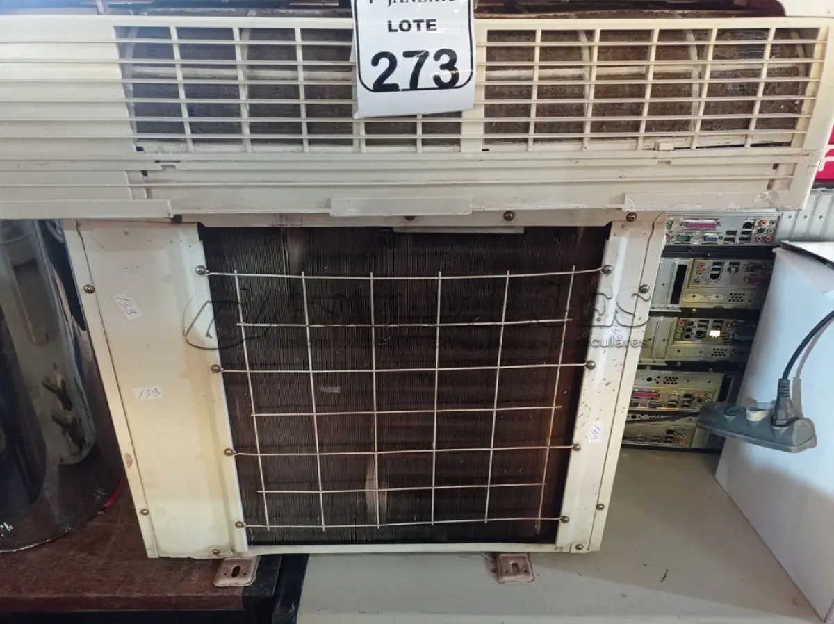 LOTE 273 - 01 CONDENSADORA E 01 EVAPORADORA MARCA YORK 9000BTU. (NO ESTADO) ATENÇÃO! FAZER A VISITAÇÃO ANTES DE ARREMATAR, NÃO SABEMOS SE FUNCIONA. LEILÃO NÃO TEM GARANTIA E NEM DEVOLUÇÃO, SUJEITO A POSSÍVEIS AVARIAS VISÍVEIS/OCULTAS E/OU AUSÊNCIA DE COMPONENTES.