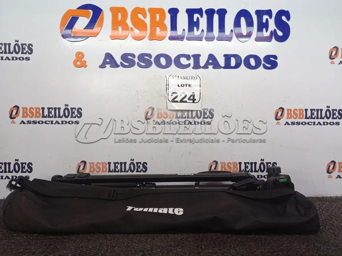 LOTE 224 - 01 TRIPÉ PARA CÂMERA TOMATE MTG-3016. (NO ESTADO) ATENÇÃO! FAZER A VISITAÇÃO ANTES DE ARREMATAR, NÃO SABEMOS SE FUNCIONA. LEILÃO NÃO TEM GARANTIA E NEM DEVOLUÇÃO, SUJEITO A POSSÍVEIS AVARIAS VISÍVEIS/OCULTAS E/OU AUSÊNCIA DE COMPONENTES.