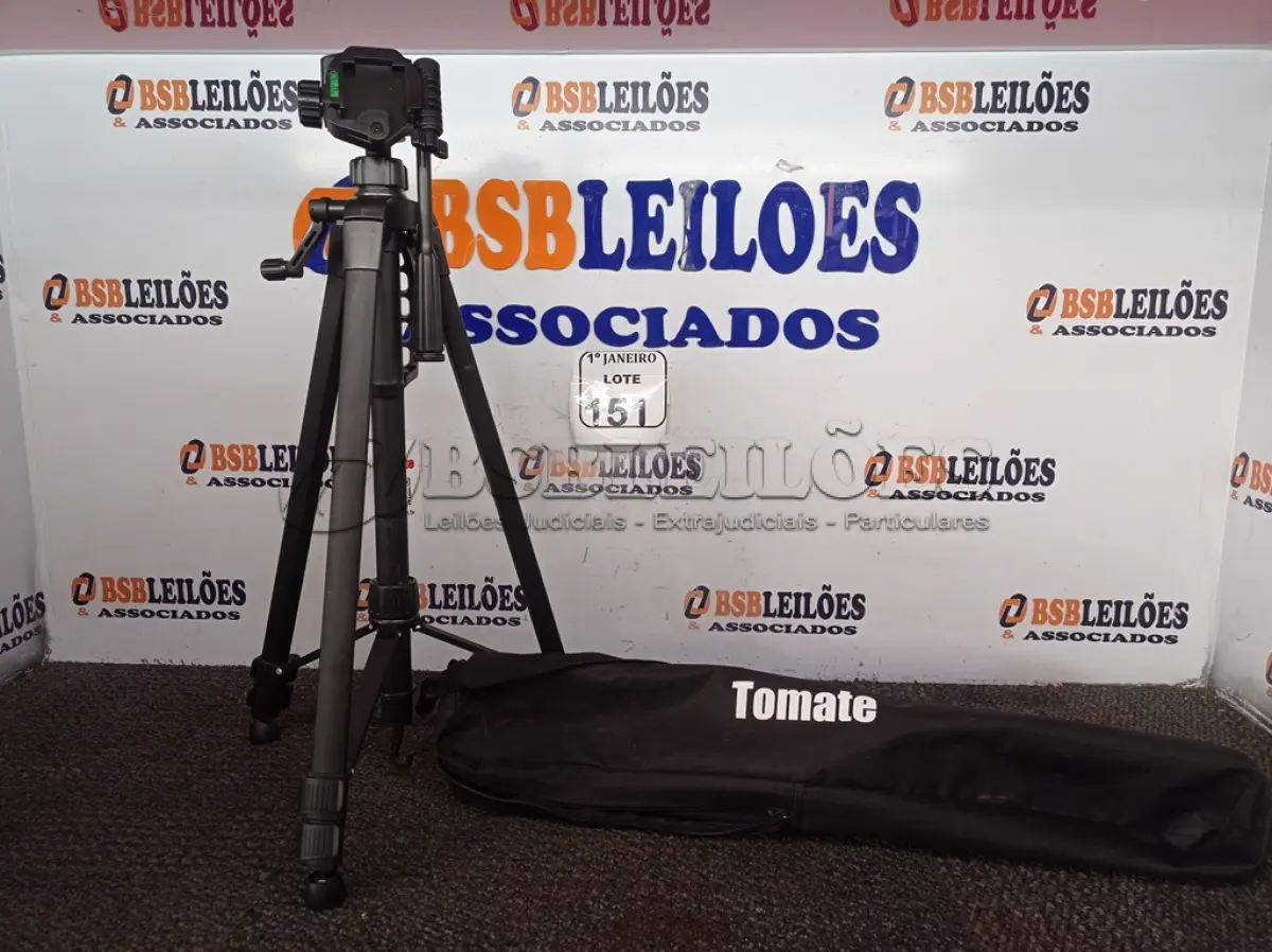 LOTE 151 - 01 TRIPÉ PARA CÂMERA TOMATE MTG-3016. (NO ESTADO) ATENÇÃO! FAZER A VISITAÇÃO ANTES DE ARREMATAR, NÃO SABEMOS SE FUNCIONA. LEILÃO NÃO TEM GARANTIA E NEM DEVOLUÇÃO, SUJEITO A POSSÍVEIS AVARIAS VISÍVEIS/OCULTAS E/OU AUSÊNCIA DE COMPONENTES.