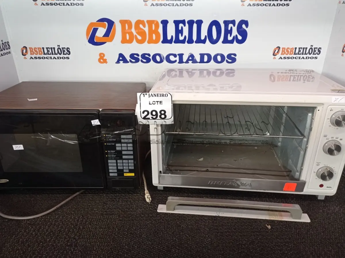 LOTE 298 - 01 FORNO ELÉTRICO C/AVARIAS MARCA BRITÂNIA E 01 MICRO-ONDAS C/PRATA MARCA SAMSUNG. (NO ESTADO) ATENÇÃO! FAZER A VISITAÇÃO ANTES DE ARREMATAR, NÃO SABEMOS SE FUNCIONA. LEILÃO NÃO TEM GARANTIA E NEM DEVOLUÇÃO, SUJEITO A POSSÍVEIS AVARIAS VISÍVEIS/OCULTAS E/OU AUSÊNCIA DE COMPONENTES.