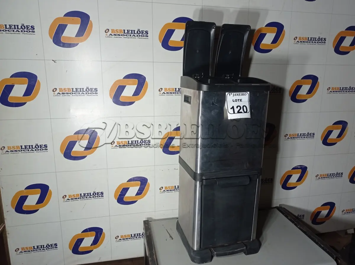 LOTE 120 - 01 LIXEIRA DUPLA C/PEDAL EM INOX. (NO ESTADO) ATENÇÃO! FAZER A VISITAÇÃO ANTES DE ARREMATAR, NÃO SABEMOS SE FUNCIONA. LEILÃO NÃO TEM GARANTIA E NEM DEVOLUÇÃO, SUJEITO A POSSÍVEIS AVARIAS VISÍVEIS/OCULTAS E/OU AUSÊNCIA DE COMPONENTES.