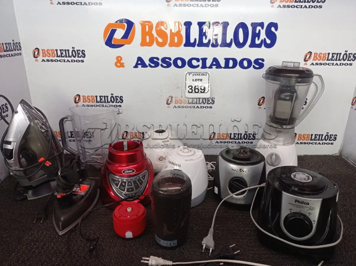 LOTE 369 - 06 BASES DE LIQUIDIFICADOR, 02 FERROS DE PASSAR MARCAS E MODELOS DIVERSOS E UTENSÍLIOS DIVERSOS. (NO ESTADO) ATENÇÃO! FAZER A VISITAÇÃO ANTES DE ARREMATAR, NÃO SABEMOS SE FUNCIONA. LEILÃO NÃO TEM GARANTIA E NEM DEVOLUÇÃO, SUJEITO A POSSÍVEIS AVARIAS VISÍVEIS/OCULTAS E/OU AUSÊNCIA DE COMPONENTES.