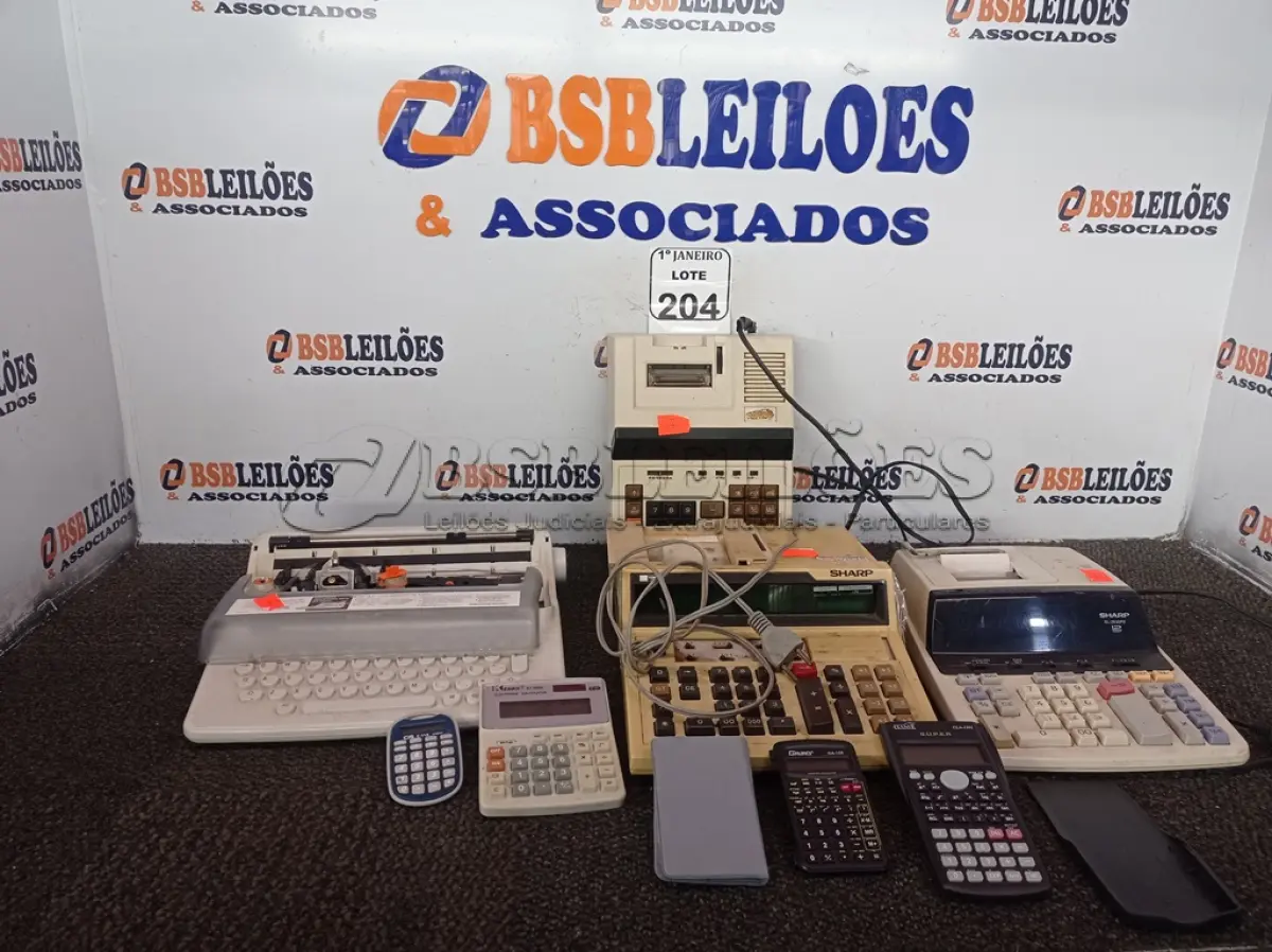 LOTE 204 - 08 CALCULADORAS MARCAS E MODELOS DIVERSOS. (NO ESTADO) ATENÇÃO! FAZER A VISITAÇÃO ANTES DE ARREMATAR, NÃO SABEMOS SE FUNCIONA. LEILÃO NÃO TEM GARANTIA E NEM DEVOLUÇÃO, SUJEITO A POSSÍVEIS AVARIAS VISÍVEIS/OCULTAS E/OU AUSÊNCIA DE COMPONENTES.