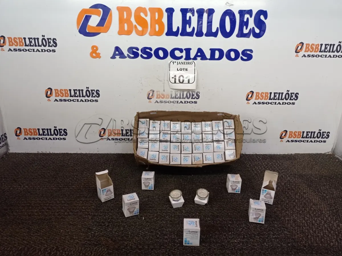LOTE 101 - 01 LOTE C/ APROXIMADAMENTE 80 LED MINI DICROICA MARCA LUMIA. (NO ESTADO) ATENÇÃO! FAZER A VISITAÇÃO ANTES DE ARREMATAR, NÃO SABEMOS SE FUNCIONA. LEILÃO NÃO TEM GARANTIA E NEM DEVOLUÇÃO, SUJEITO A POSSÍVEIS AVARIAS VISÍVEIS/OCULTAS E/OU AUSÊNCIA DE COMPONENTES.