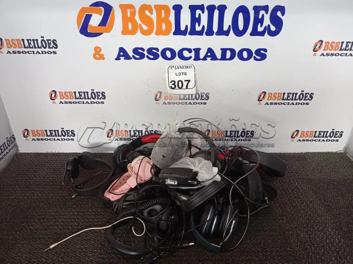 LOTE 307 - 01 LOTE C/VÁRIOS FONES DE OUVIDO MARCAS E MODELOS DIVERSOS. (NO ESTADO) ATENÇÃO! FAZER A VISITAÇÃO ANTES DE ARREMATAR, NÃO SABEMOS SE FUNCIONA. LEILÃO NÃO TEM GARANTIA E NEM DEVOLUÇÃO, SUJEITO A POSSÍVEIS AVARIAS VISÍVEIS/OCULTAS E/OU AUSÊNCIA DE COMPONENTES.