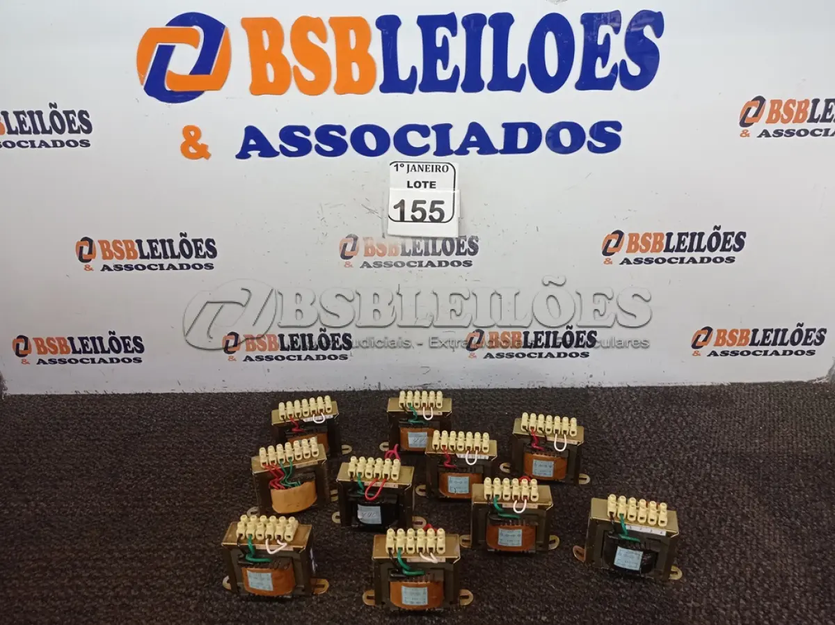 LOTE 155 - 10 TRANSFORMADORES 220V PARA 12V. (NO ESTADO) ATENÇÃO! FAZER A VISITAÇÃO ANTES DE ARREMATAR, NÃO SABEMOS SE FUNCIONA. LEILÃO NÃO TEM GARANTIA E NEM DEVOLUÇÃO, SUJEITO A POSSÍVEIS AVARIAS VISÍVEIS/OCULTAS E/OU AUSÊNCIA DE COMPONENTES.