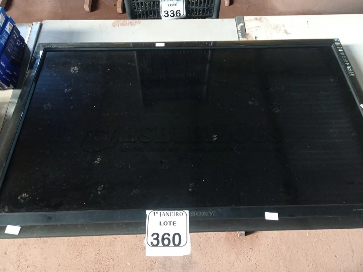 LOTE 360 - 01 TV 46” MARCA SONY. (NO ESTADO) ATENÇÃO! FAZER A VISITAÇÃO ANTES DE ARREMATAR, NÃO SABEMOS SE FUNCIONA. LEILÃO NÃO TEM GARANTIA E NEM DEVOLUÇÃO, SUJEITO A POSSÍVEIS AVARIAS VISÍVEIS/OCULTAS E/OU AUSÊNCIA DE COMPONENTES.