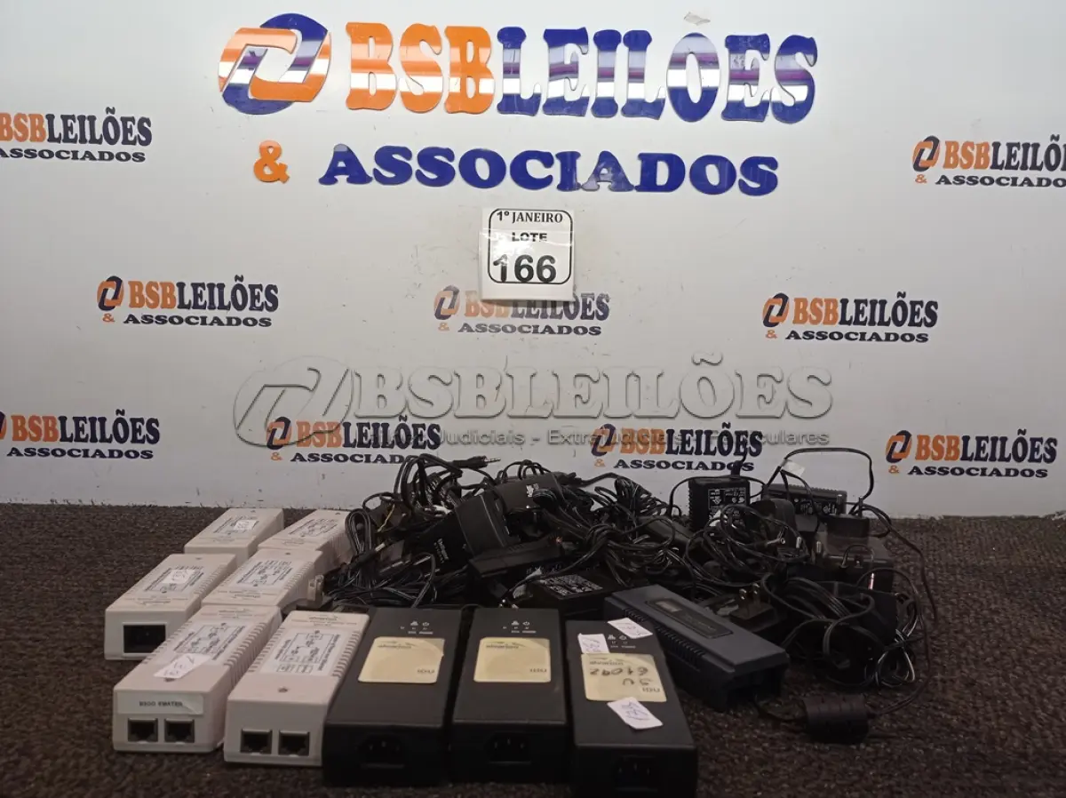 LOTE 166 - 01 LOTE C/GRANDE QUANTIDADE DE CARREGADORES E FONTES MARCAS E MODELOS DIVERSOS. (NO ESTADO) ATENÇÃO! FAZER A VISITAÇÃO ANTES DE ARREMATAR, NÃO SABEMOS SE FUNCIONA. LEILÃO NÃO TEM GARANTIA E NEM DEVOLUÇÃO, SUJEITO A POSSÍVEIS AVARIAS VISÍVEIS/OCULTAS E/OU AUSÊNCIA DE COMPONENTES.