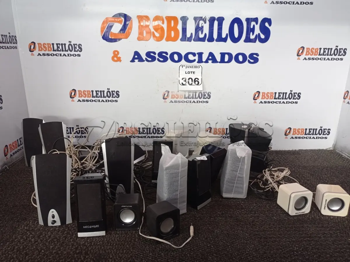 LOTE 306 - 01 LOTE C/VÁRIAS CAIXAS DE SOM P/PC MARCAS E MODELOS DIVERSOS. (NO ESTADO) ATENÇÃO! FAZER A VISITAÇÃO ANTES DE ARREMATAR, NÃO SABEMOS SE FUNCIONA. LEILÃO NÃO TEM GARANTIA E NEM DEVOLUÇÃO, SUJEITO A POSSÍVEIS AVARIAS VISÍVEIS/OCULTAS E/OU AUSÊNCIA DE COMPONENTES.