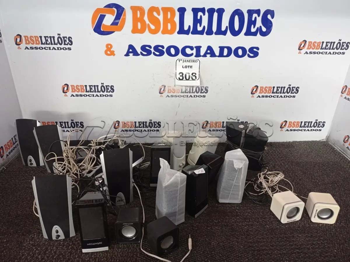 LOTE 306 - 01 LOTE C/VÁRIAS CAIXAS DE SOM P/PC MARCAS E MODELOS DIVERSOS. (NO ESTADO) ATENÇÃO! FAZER A VISITAÇÃO ANTES DE ARREMATAR, NÃO SABEMOS SE FUNCIONA. LEILÃO NÃO TEM GARANTIA E NEM DEVOLUÇÃO, SUJEITO A POSSÍVEIS AVARIAS VISÍVEIS/OCULTAS E/OU AUSÊNCIA DE COMPONENTES.