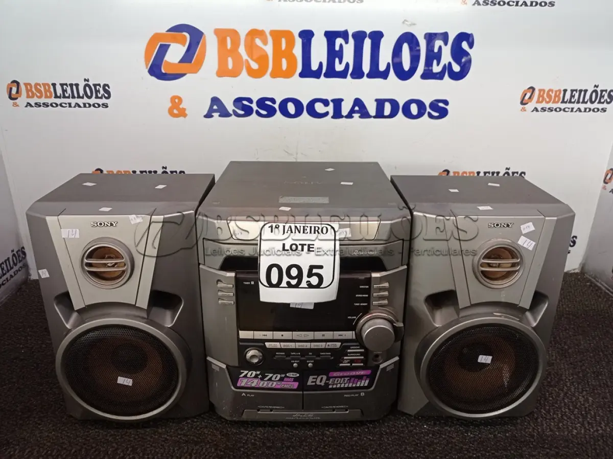 LOTE 095 - 01 APARELHO DE SOM MARCA SONY. (NO ESTADO) ATENÇÃO! FAZER A VISITAÇÃO ANTES DE ARREMATAR, NÃO SABEMOS SE FUNCIONA. LEILÃO NÃO TEM GARANTIA E NEM DEVOLUÇÃO, SUJEITO A POSSÍVEIS AVARIAS VISÍVEIS/OCULTAS E/OU AUSÊNCIA DE COMPONENTES.