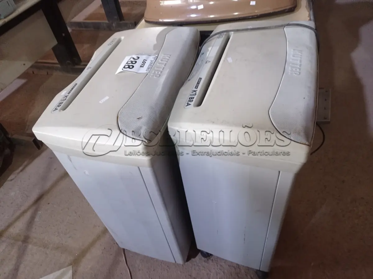 LOTE 288 - 02 FRAGMENTADORAS DE PAPEL MARCA KUTTER. (NO ESTADO) ATENÇÃO! FAZER A VISITAÇÃO ANTES DE ARREMATAR, NÃO SABEMOS SE FUNCIONA. LEILÃO NÃO TEM GARANTIA E NEM DEVOLUÇÃO, SUJEITO A POSSÍVEIS AVARIAS VISÍVEIS/OCULTAS E/OU AUSÊNCIA DE COMPONENTES.