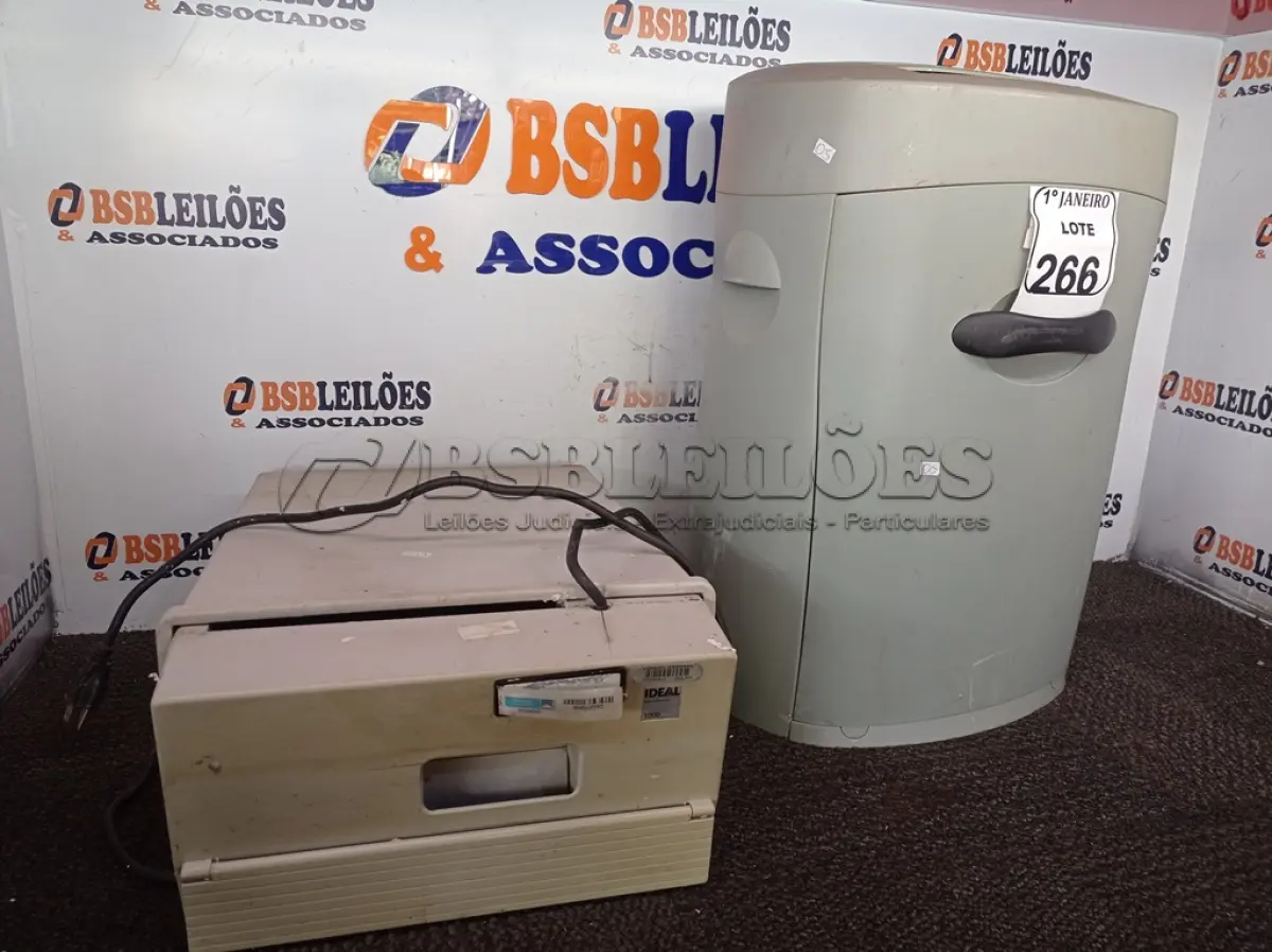 LOTE 266 - 02 FRAGMENTADORAS DE PAPEL MARCAS ROYAL E IDEAL (NO ESTADO) ATENÇÃO! FAZER A VISITAÇÃO ANTES DE ARREMATAR, NÃO SABEMOS SE FUNCIONA. LEILÃO NÃO TEM GARANTIA E NEM DEVOLUÇÃO, SUJEITO A POSSÍVEIS AVARIAS VISÍVEIS/OCULTAS E/OU AUSÊNCIA DE COMPONENTES.