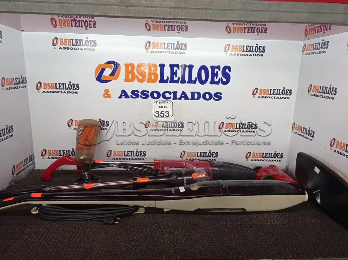 LOTE 353 - 03 ASPIRADORES PORTÁTEIS MARCAS E MODELOS DIVERSOS. (NO ESTADO) ATENÇÃO! FAZER A VISITAÇÃO ANTES DE ARREMATAR, NÃO SABEMOS SE FUNCIONA. LEILÃO NÃO TEM GARANTIA E NEM DEVOLUÇÃO, SUJEITO A POSSÍVEIS AVARIAS VISÍVEIS/OCULTAS E/OU AUSÊNCIA DE COMPONENTES.