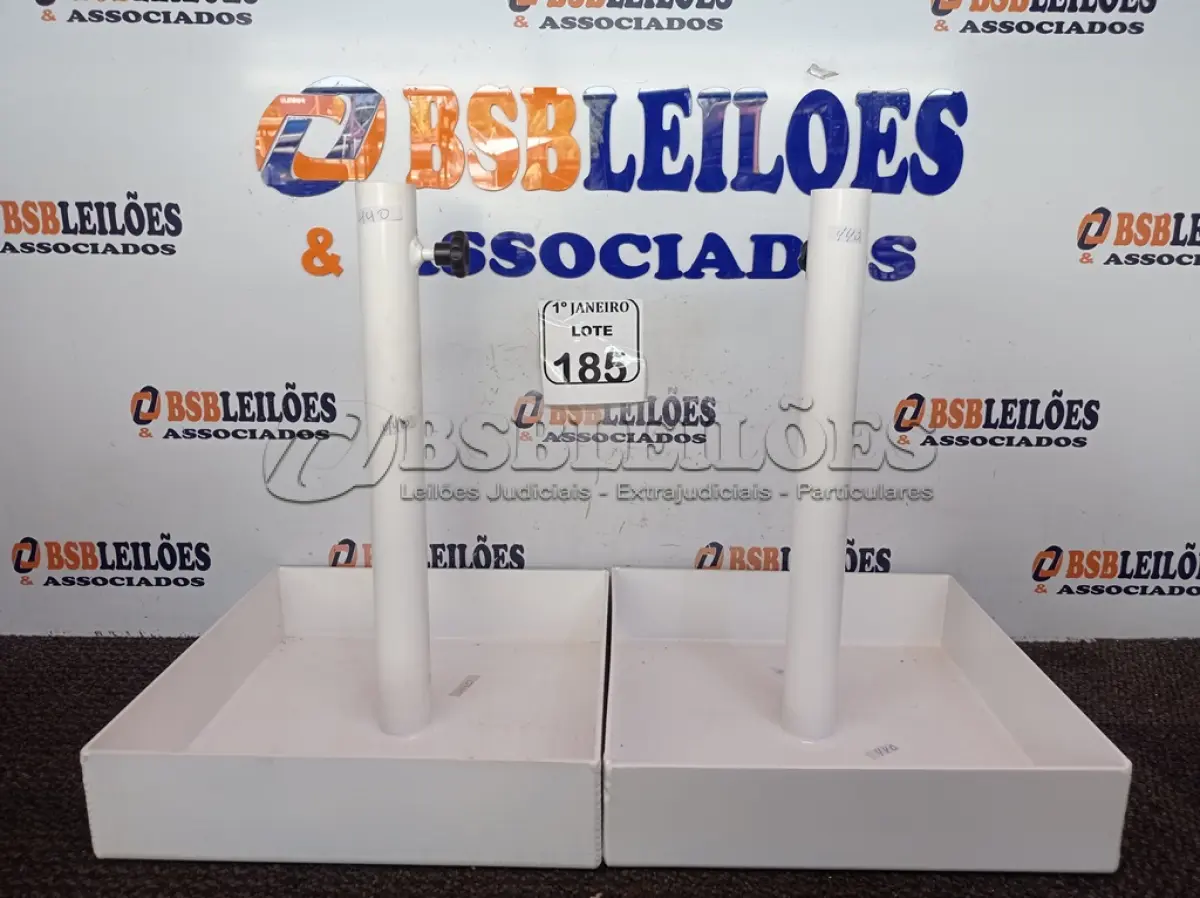 LOTE 185 - 02 BASES P/ OMBRELONE MARCA SODRAMAR. (NO ESTADO) ATENÇÃO! FAZER A VISITAÇÃO ANTES DE ARREMATAR, NÃO SABEMOS SE FUNCIONA. LEILÃO NÃO TEM GARANTIA E NEM DEVOLUÇÃO, SUJEITO A POSSÍVEIS AVARIAS VISÍVEIS/OCULTAS E/OU AUSÊNCIA DE COMPONENTES.