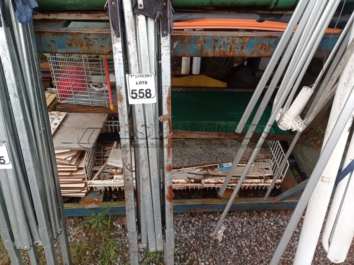 LOTE 558 - 01 TENDA SANFONADA S/LONA. (NO ESTADO) ATENÇÃO! FAZER A VISITAÇÃO ANTES DE ARREMATAR, NÃO SABEMOS SE FUNCIONA. LEILÃO NÃO TEM GARANTIA E NEM DEVOLUÇÃO, SUJEITO A POSSÍVEIS AVARIAS VISÍVEIS/OCULTAS E/OU AUSÊNCIA DE COMPONENTES.