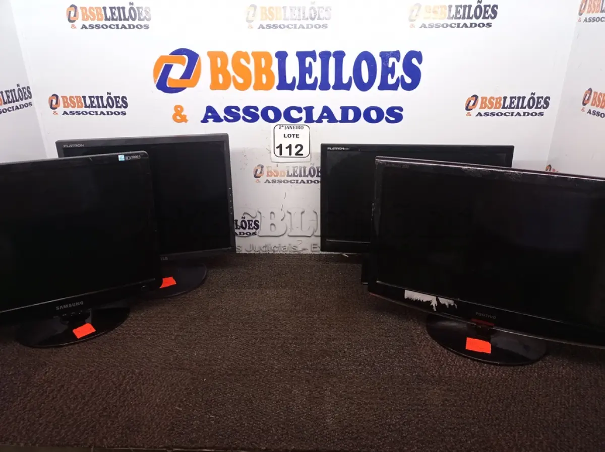 LOTE 112 - 04 MONITORES LCD MARCAS E MODELOS DIVERSOS. (NO ESTADO) ATENÇÃO! FAZER A VISITAÇÃO ANTES DE ARREMATAR, NÃO SABEMOS SE FUNCIONA. LEILÃO NÃO TEM GARANTIA E NEM DEVOLUÇÃO, SUJEITO A POSSÍVEIS AVARIAS VISÍVEIS/OCULTAS E/OU AUSÊNCIA DE COMPONENTES.
