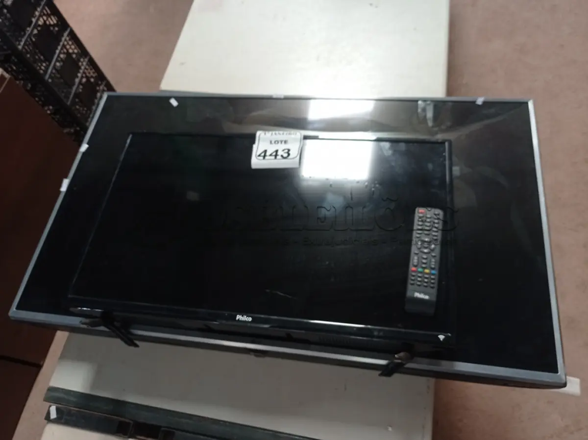 LOTE 443 - 01 TV 49” MARCA LG E 01 TV 32” MARCA PHILCO P/RETIRADA DE PEÇAS.  (NO ESTADO) ATENÇÃO! FAZER A VISITAÇÃO ANTES DE ARREMATAR, NÃO SABEMOS SE FUNCIONA. LEILÃO NÃO TEM GARANTIA E NEM DEVOLUÇÃO, SUJEITO A POSSÍVEIS AVARIAS VISÍVEIS/OCULTAS E/OU AUSÊNCIA DE COMPONENTES.