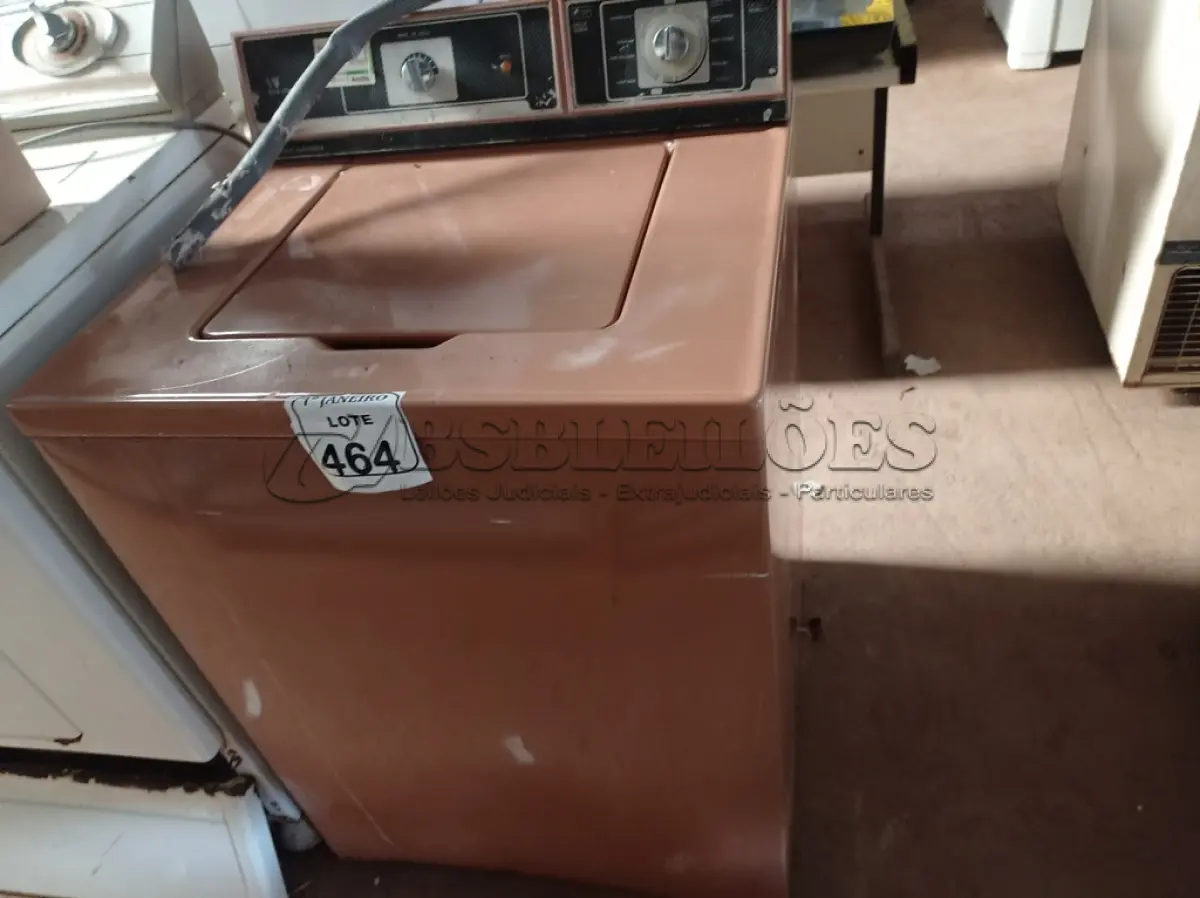 LOTE 464 - 01 MÁQUINA DE LAVAR MARCA WHITE WESTING HOUSE. (NO ESTADO) ATENÇÃO! FAZER A VISITAÇÃO ANTES DE ARREMATAR, NÃO SABEMOS SE FUNCIONA. LEILÃO NÃO TEM GARANTIA E NEM DEVOLUÇÃO, SUJEITO A POSSÍVEIS AVARIAS VISÍVEIS/OCULTAS E/OU AUSÊNCIA DE COMPONENTES.