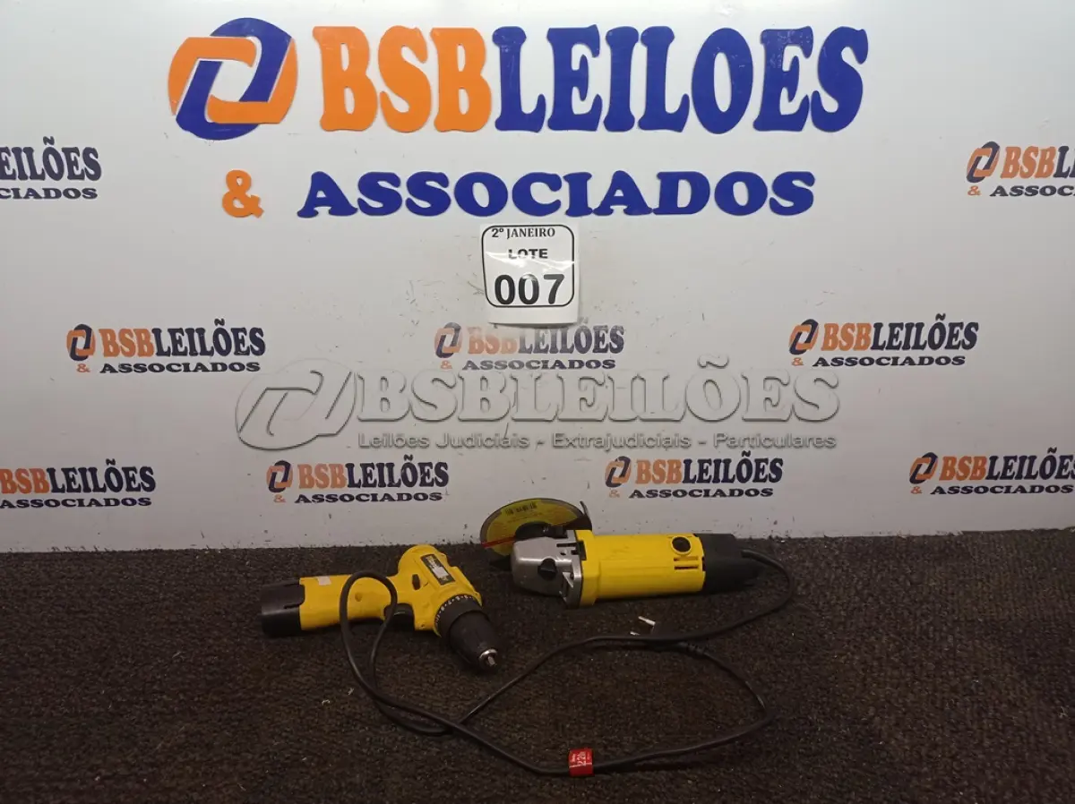 LOTE 007 - 01 ESMERILHADEIRA MARCA TITANIUM E 01 PARAFUSADEIRA MARCA TITANIUM. (NO ESTADO) ATENÇÃO! FAZER A VISITAÇÃO ANTES DE ARREMATAR, NÃO SABEMOS SE FUNCIONA. LEILÃO NÃO TEM GARANTIA E NEM DEVOLUÇÃO, SUJEITO A POSSÍVEIS AVARIAS VISÍVEIS/OCULTAS E/OU AUSÊNCIA DE COMPONENTES.