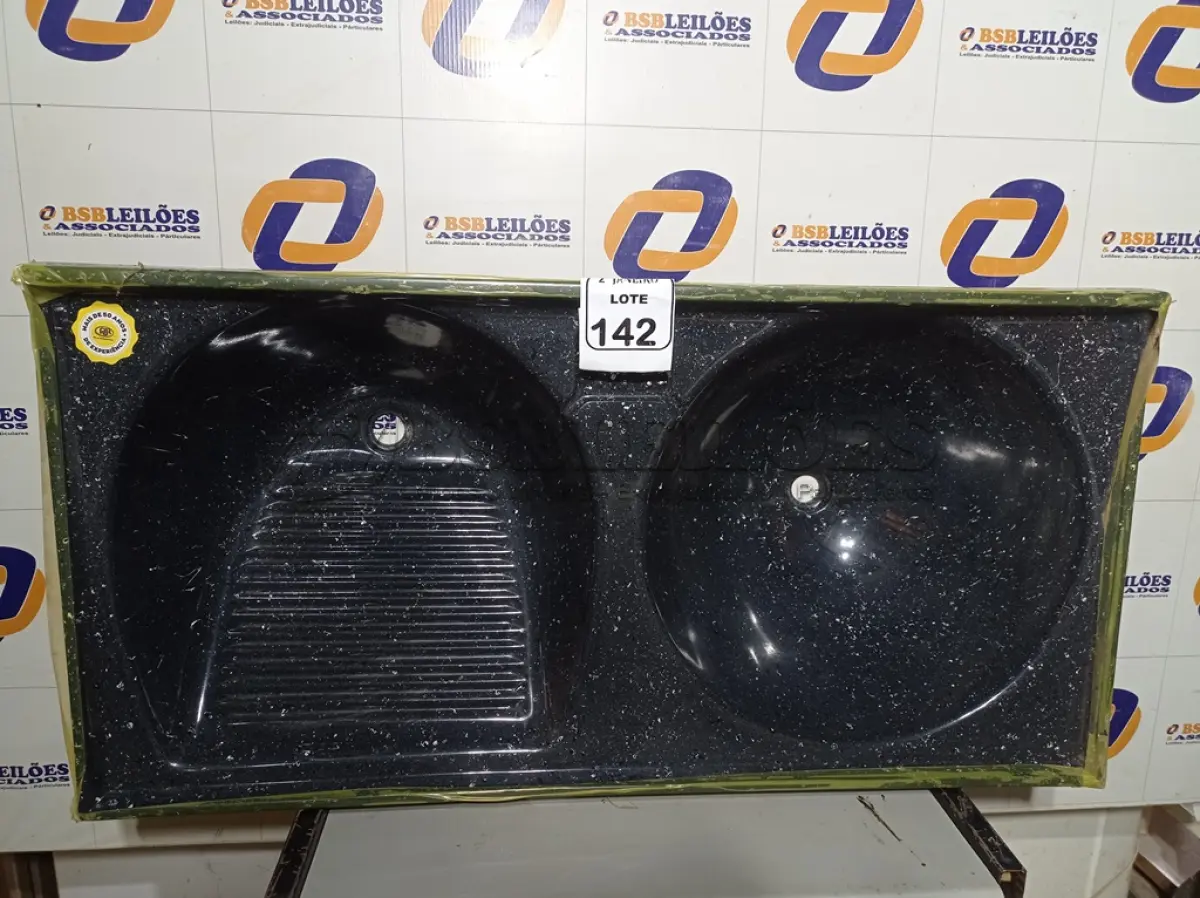LOTE 142 - 01 TANQUE DE FIBRA 124CM X 62CM. (NO ESTADO) ATENÇÃO! FAZER A VISITAÇÃO ANTES DE ARREMATAR, NÃO SABEMOS SE FUNCIONA. LEILÃO NÃO TEM GARANTIA E NEM DEVOLUÇÃO, SUJEITO A POSSÍVEIS AVARIAS VISÍVEIS/OCULTAS E/OU AUSÊNCIA DE COMPONENTES.