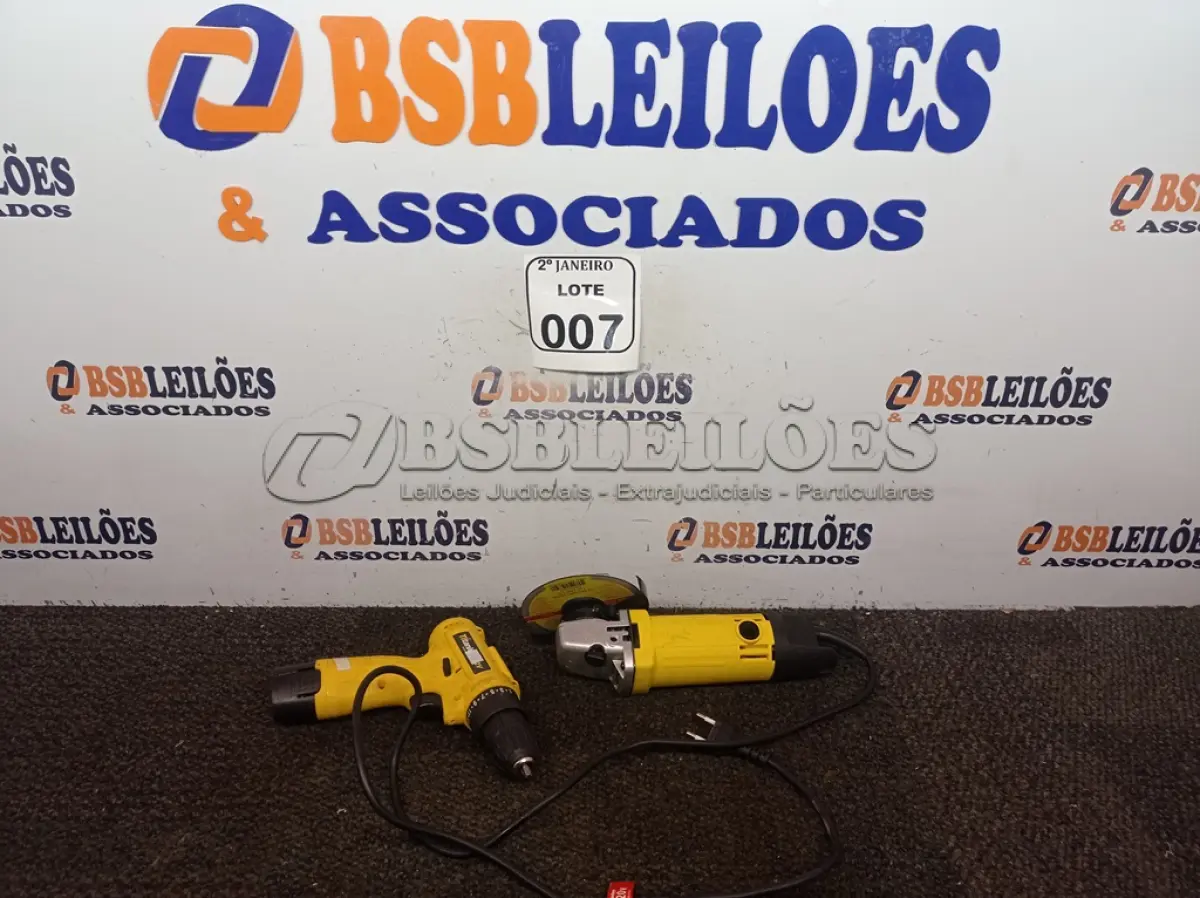 LOTE 007 - 01 ESMERILHADEIRA MARCA TITANIUM E 01 PARAFUSADEIRA MARCA TITANIUM. (NO ESTADO) ATENÇÃO! FAZER A VISITAÇÃO ANTES DE ARREMATAR, NÃO SABEMOS SE FUNCIONA. LEILÃO NÃO TEM GARANTIA E NEM DEVOLUÇÃO, SUJEITO A POSSÍVEIS AVARIAS VISÍVEIS/OCULTAS E/OU AUSÊNCIA DE COMPONENTES.