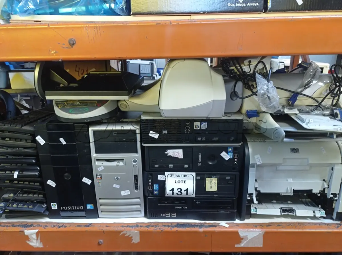 LOTE 131 - 01 LOTE COM DIVERSAS CPU’S, TECLADOS E IMPRESSORAS. (NO ESTADO) ATENÇÃO! FAZER A VISITAÇÃO ANTES DE ARREMATAR, NÃO SABEMOS SE FUNCIONA. LEILÃO NÃO TEM GARANTIA E NEM DEVOLUÇÃO, SUJEITO A POSSÍVEIS AVARIAS VISÍVEIS/OCULTAS E/OU AUSÊNCIA DE COMPONENTES.