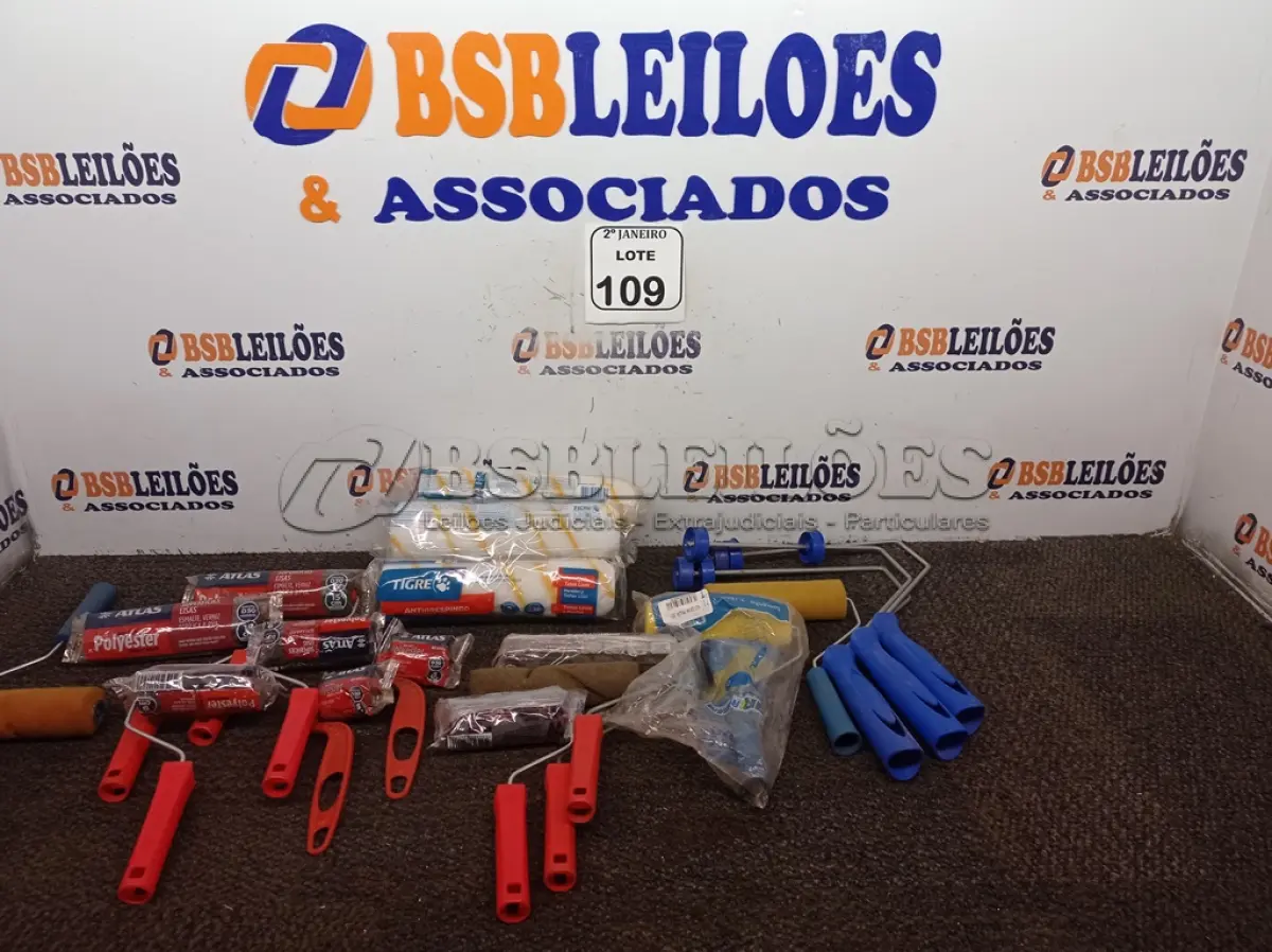 LOTE 109 - 03 SUPORTES P/ROLO DE PINTURA MARCA TIGRE, 04 ROLOS P/PINTURA (NOVOS) E 02 MINI ROLOS P/PINTURA JÁ C/SUPORTE. (NO ESTADO) ATENÇÃO! FAZER A VISITAÇÃO ANTES DE ARREMATAR, NÃO SABEMOS SE FUNCIONA. LEILÃO NÃO TEM GARANTIA E NEM DEVOLUÇÃO, SUJEITO A POSSÍVEIS AVARIAS VISÍVEIS/OCULTAS E/OU AUSÊNCIA DE COMPONENTES.