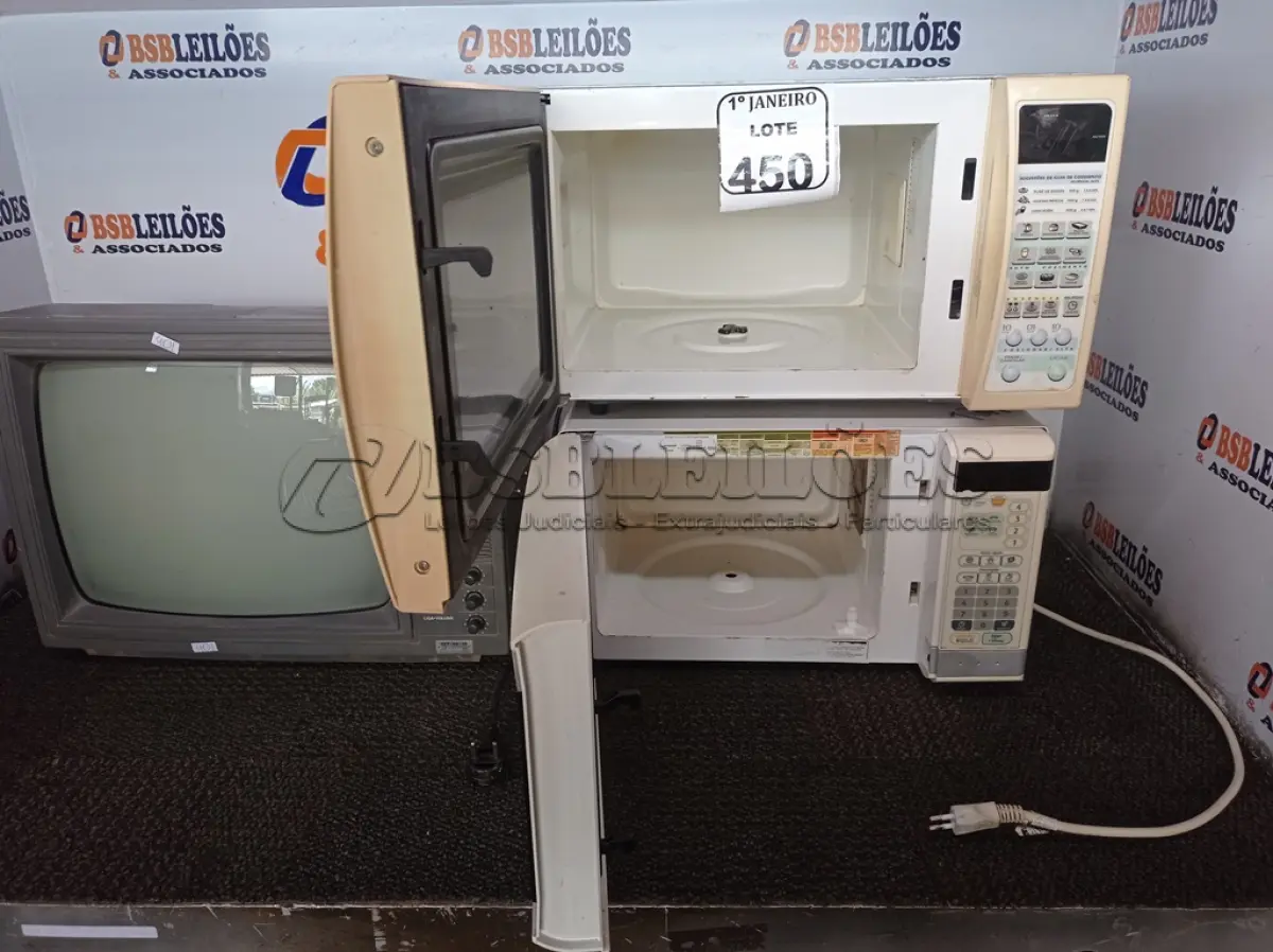 LOTE 450 - 01 TV DE TUBO MARCA PHILCO E 02 MICRO-ONDAS MARCAS CONSUL E PANASONIC S/PRATO. (NO ESTADO) ATENÇÃO! FAZER A VISITAÇÃO ANTES DE ARREMATAR, NÃO SABEMOS SE FUNCIONA. LEILÃO NÃO TEM GARANTIA E NEM DEVOLUÇÃO, SUJEITO A POSSÍVEIS AVARIAS VISÍVEIS/OCULTAS E/OU AUSÊNCIA DE COMPONENTES.