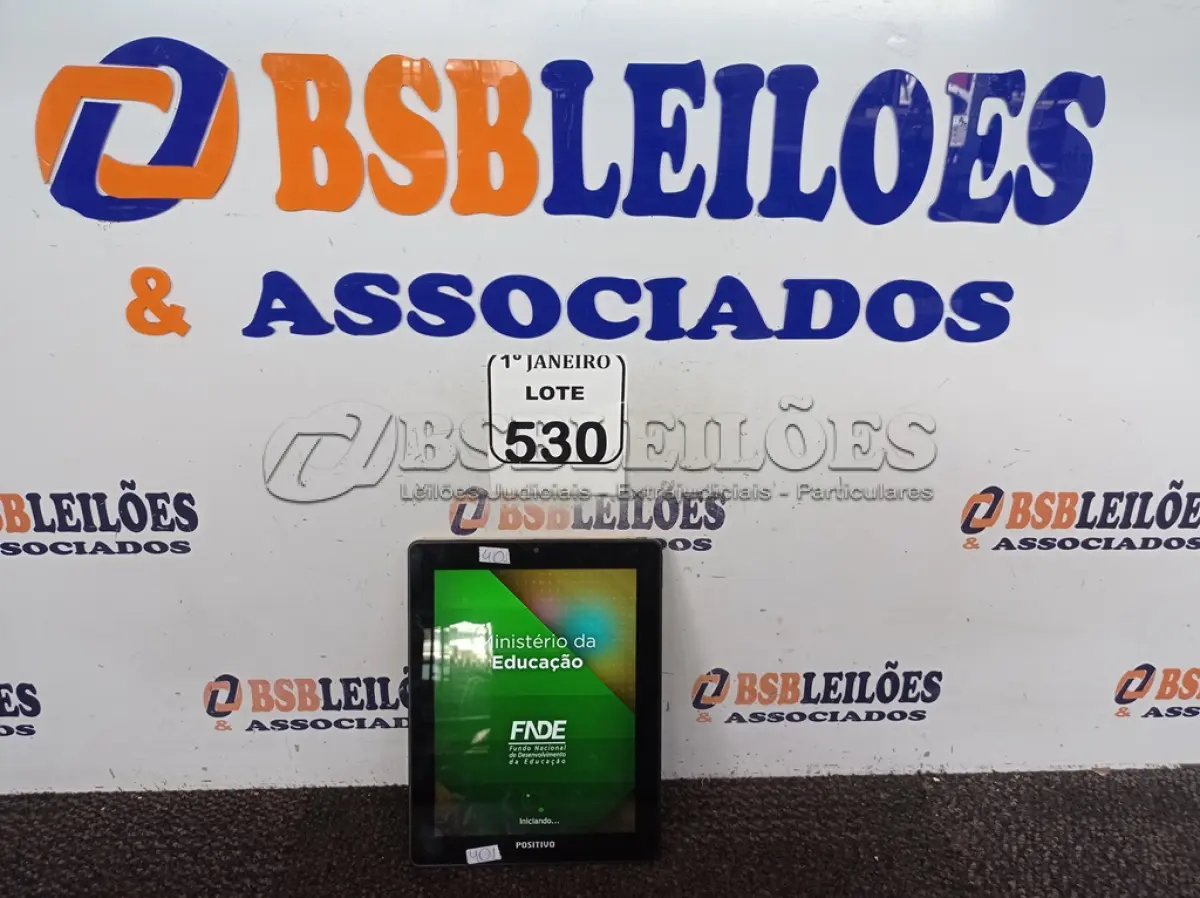 LOTE 530 - 01 TABLET MARCA POSITIVO S/CARREGADOR. (NO ESTADO) ATENÇÃO! FAZER A VISITAÇÃO ANTES DE ARREMATAR, NÃO SABEMOS SE FUNCIONA. LEILÃO NÃO TEM GARANTIA E NEM DEVOLUÇÃO, SUJEITO A POSSÍVEIS AVARIAS VISÍVEIS/OCULTAS E/OU AUSÊNCIA DE COMPONENTES.