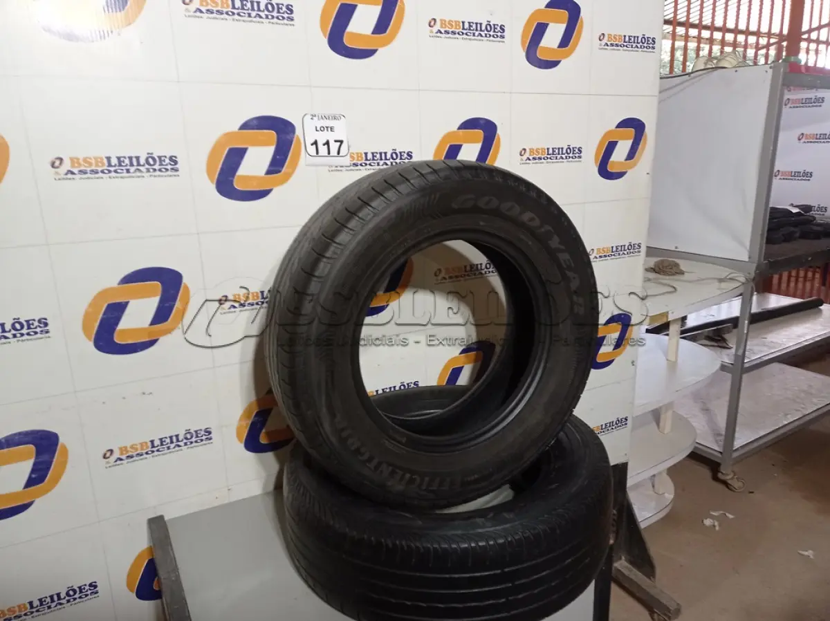 LOTE 117 - 02 PNEUS MEIA VIDA 185-70-14” USADOS. (NO ESTADO) ATENÇÃO! FAZER A VISITAÇÃO ANTES DE ARREMATAR, NÃO SABEMOS SE FUNCIONA. LEILÃO NÃO TEM GARANTIA E NEM DEVOLUÇÃO, SUJEITO A POSSÍVEIS AVARIAS VISÍVEIS/OCULTAS E/OU AUSÊNCIA DE COMPONENTES.