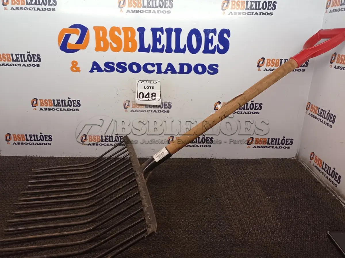 LOTE 048 - 01 GARFO P/FENO. (NO ESTADO) ATENÇÃO! FAZER A VISITAÇÃO ANTES DE ARREMATAR, NÃO SABEMOS SE FUNCIONA. LEILÃO NÃO TEM GARANTIA E NEM DEVOLUÇÃO, SUJEITO A POSSÍVEIS AVARIAS VISÍVEIS/OCULTAS E/OU AUSÊNCIA DE COMPONENTES.