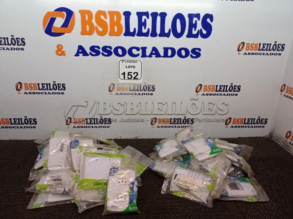 LOTE 152 - 01 LOTE COM GRANDE QUANTIDADE DE TOMADAS, INTERRUPTORES SIMPLES, PLACA CEGA. (NOVO). (NO ESTADO) ATENÇÃO! FAZER A VISITAÇÃO ANTES DE ARREMATAR, NÃO SABEMOS SE FUNCIONA. LEILÃO NÃO TEM GARANTIA E NEM DEVOLUÇÃO, SUJEITO A POSSÍVEIS AVARIAS VISÍVEIS/OCULTAS E/OU AUSÊNCIA DE COMPONENTES.
