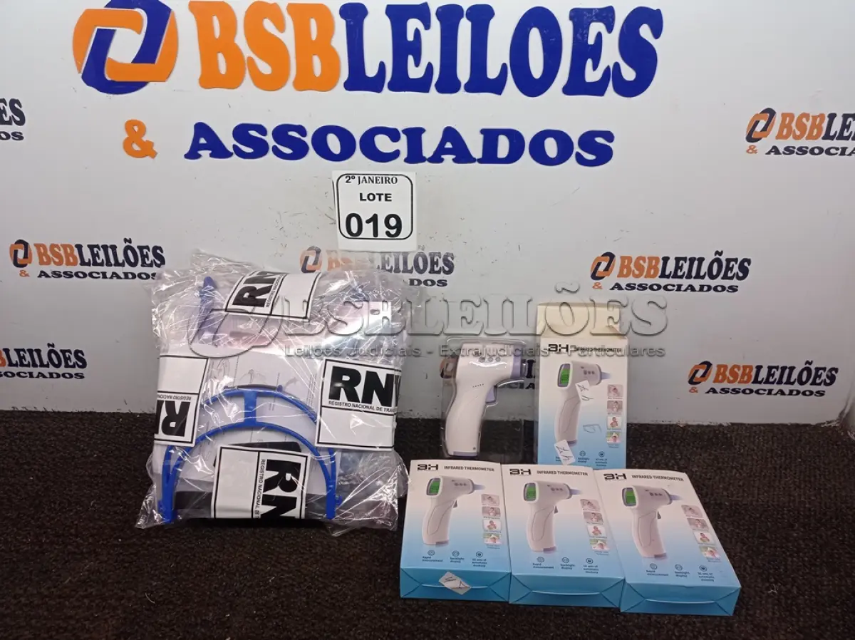 LOTE 019 - 10 MÁSCARAS DE PROTEÇÃO E 04 TERMÔMETROS INFRAVERMELHO. (NO ESTADO) ATENÇÃO! FAZER A VISITAÇÃO ANTES DE ARREMATAR, NÃO SABEMOS SE FUNCIONA. LEILÃO NÃO TEM GARANTIA E NEM DEVOLUÇÃO, SUJEITO A POSSÍVEIS AVARIAS VISÍVEIS/OCULTAS E/OU AUSÊNCIA DE COMPONENTES.