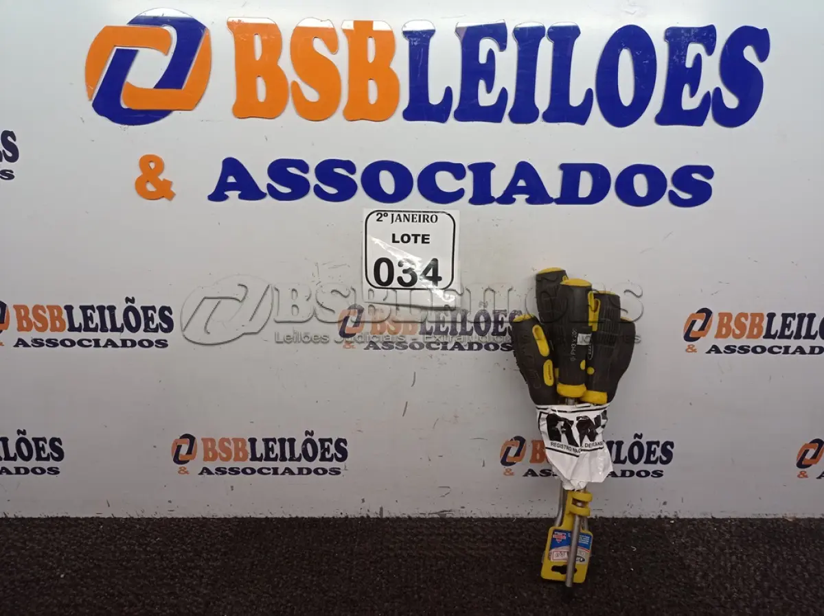 LOTE 034 - 06 CHAVES PHILIPS TAMANHOS DIVERSOS. (NO ESTADO) ATENÇÃO! FAZER A VISITAÇÃO ANTES DE ARREMATAR, NÃO SABEMOS SE FUNCIONA. LEILÃO NÃO TEM GARANTIA E NEM DEVOLUÇÃO, SUJEITO A POSSÍVEIS AVARIAS VISÍVEIS/OCULTAS E/OU AUSÊNCIA DE COMPONENTES.