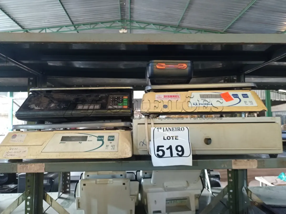 LOTE 519 - 01 CAIXA REGISTRADORA, 03 BALANÇAS MARCAS E MODELOS DIVERSOS E 01 LEITOR DE CÓDIGO DE BARRAS MARCA ELGIN. (NO ESTADO) ATENÇÃO! FAZER A VISITAÇÃO ANTES DE ARREMATAR, NÃO SABEMOS SE FUNCIONA. LEILÃO NÃO TEM GARANTIA E NEM DEVOLUÇÃO, SUJEITO A POSSÍVEIS AVARIAS VISÍVEIS/OCULTAS E/OU AUSÊNCIA DE COMPONENTES.