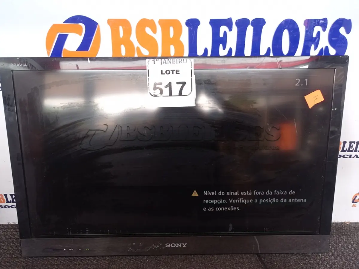 LOTE 517 - 01 TV 32” MARCA SONY. (NO ESTADO) ATENÇÃO! FAZER A VISITAÇÃO ANTES DE ARREMATAR, NÃO SABEMOS SE FUNCIONA. LEILÃO NÃO TEM GARANTIA E NEM DEVOLUÇÃO, SUJEITO A POSSÍVEIS AVARIAS VISÍVEIS/OCULTAS E/OU AUSÊNCIA DE COMPONENTES.