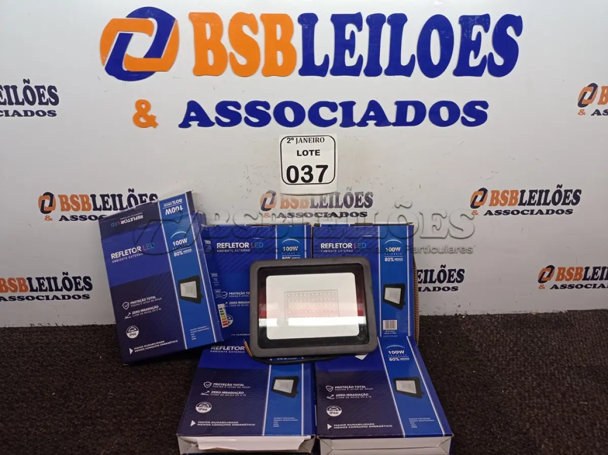 LOTE 037 - 05 REFLETORES DE LED 100W. (NO ESTADO) ATENÇÃO! FAZER A VISITAÇÃO ANTES DE ARREMATAR, NÃO SABEMOS SE FUNCIONA. LEILÃO NÃO TEM GARANTIA E NEM DEVOLUÇÃO, SUJEITO A POSSÍVEIS AVARIAS VISÍVEIS/OCULTAS E/OU AUSÊNCIA DE COMPONENTES.