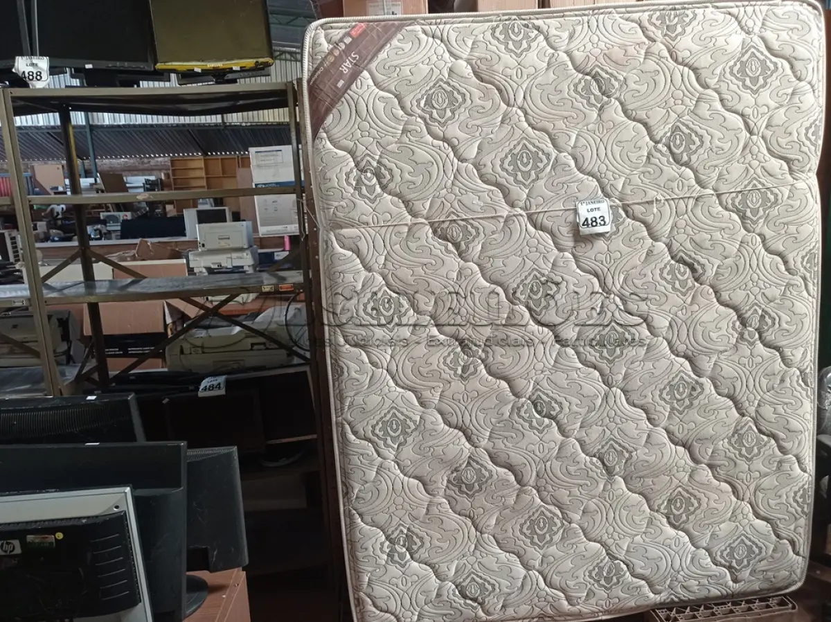 LOTE 483 - 01 COLCHÃO DE CASAL MARCA ORTOBOM. (NO ESTADO) ATENÇÃO! FAZER A VISITAÇÃO ANTES DE ARREMATAR, NÃO SABEMOS SE FUNCIONA. LEILÃO NÃO TEM GARANTIA E NEM DEVOLUÇÃO, SUJEITO A POSSÍVEIS AVARIAS VISÍVEIS/OCULTAS E/OU AUSÊNCIA DE COMPONENTES.